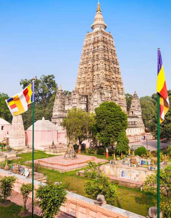 mahabodhi-temple-bodhgaya_78361-2544